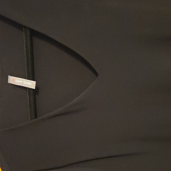 Last Tango Classic Black V-Neck Top - Picture 3 of 4